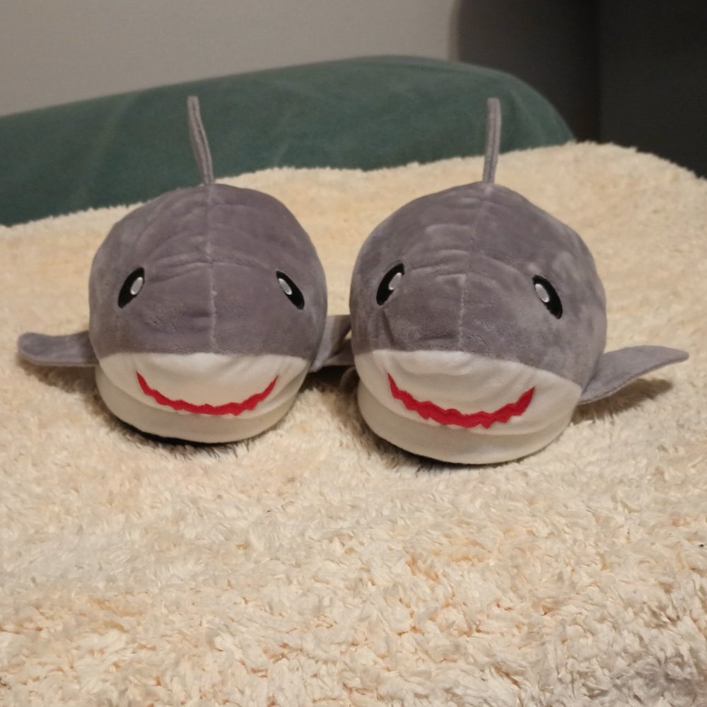 VGUC ~ Novelty Shark Face Slip-on Slippers (Size: Large/9-10)